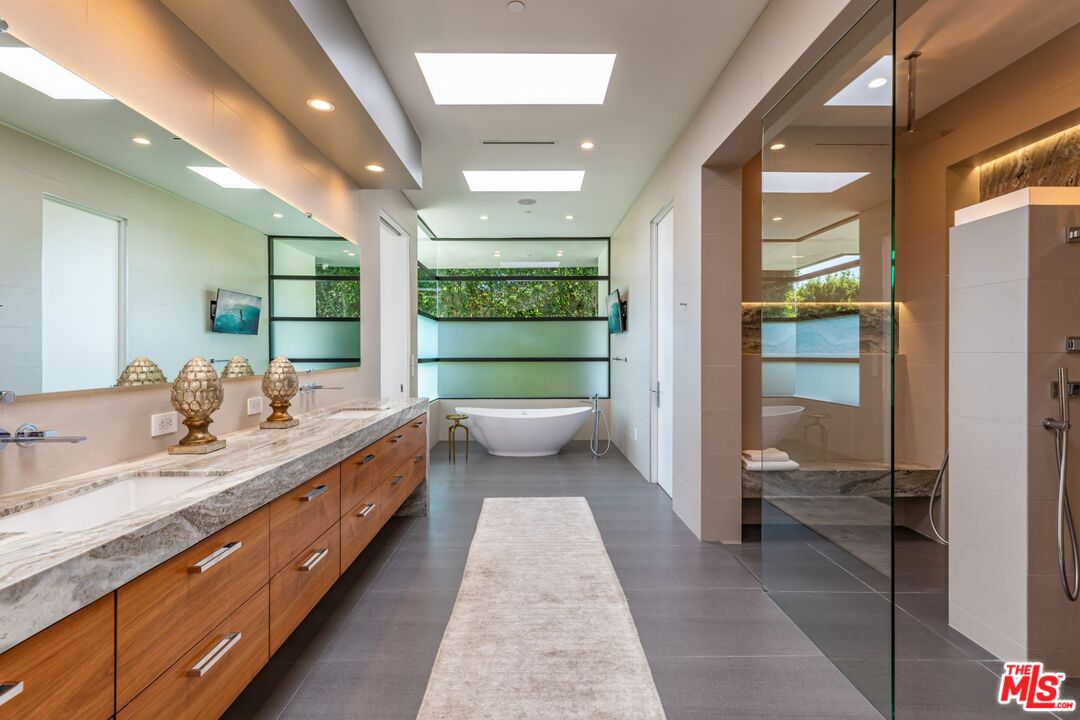 MLS #25612343 image #14