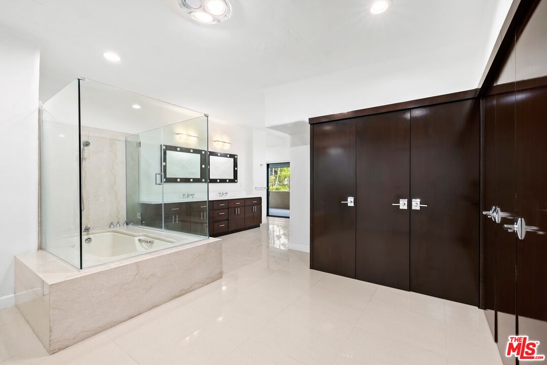 MLS #25612395 image #17