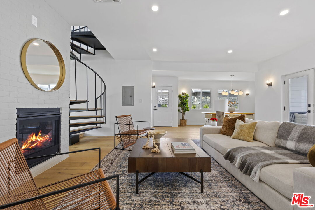 MLS #25612587 image #0