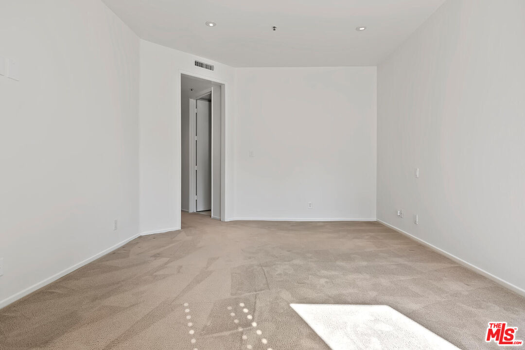 MLS #25612931 image #26