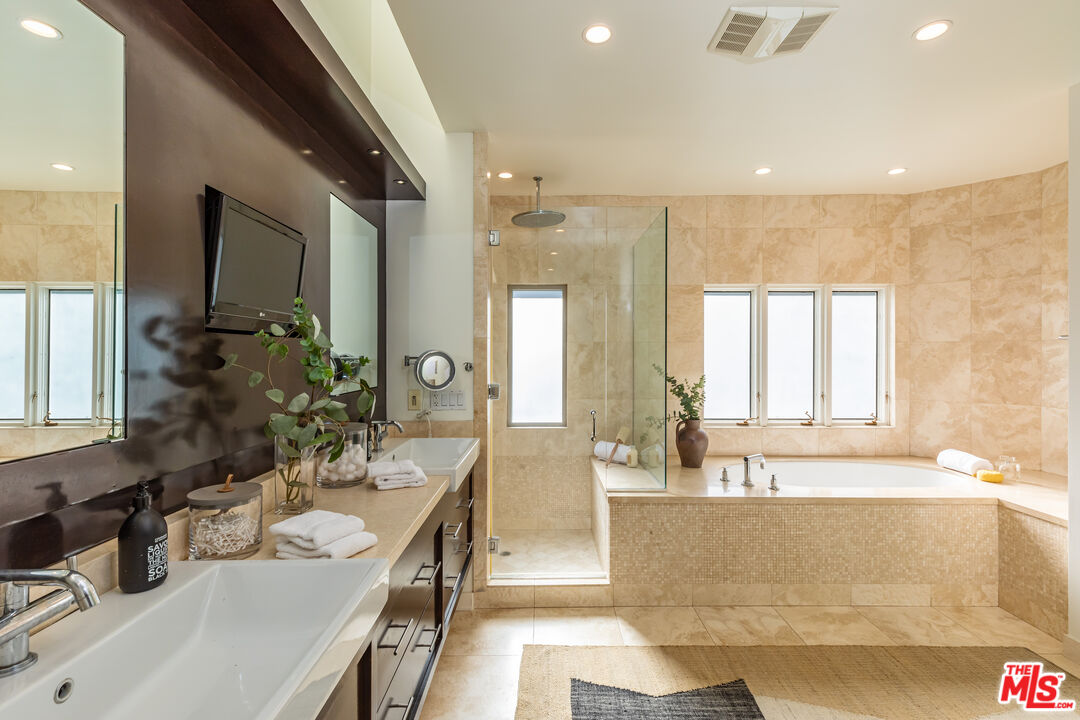 MLS #25613563 image #14