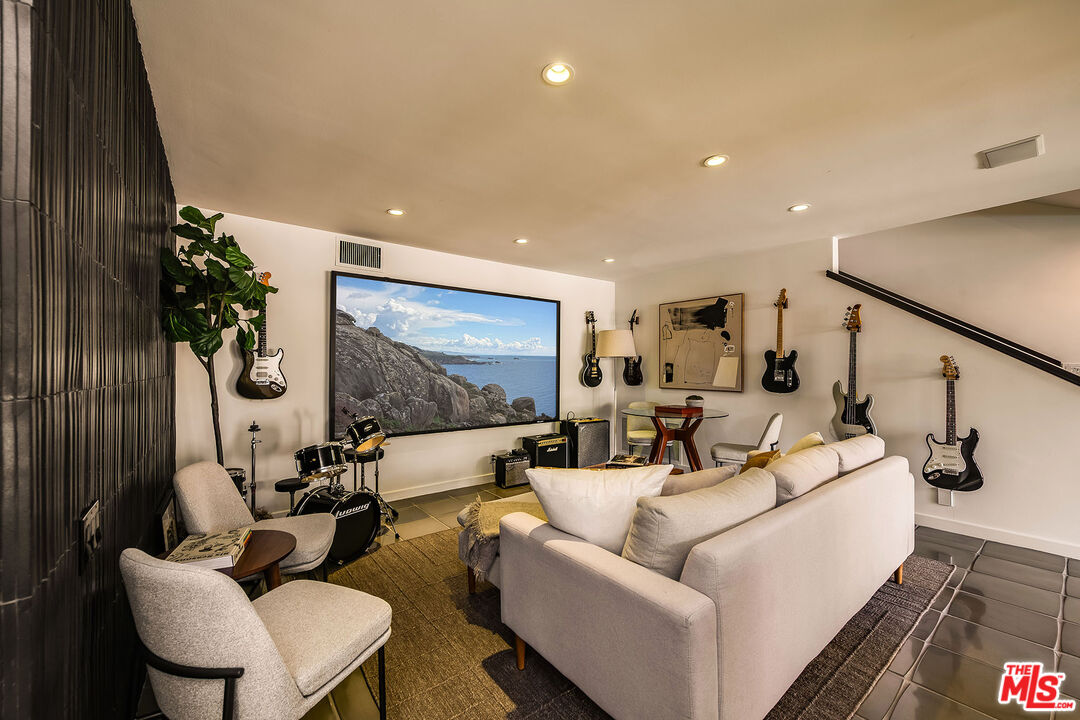 MLS #25613563 image #18