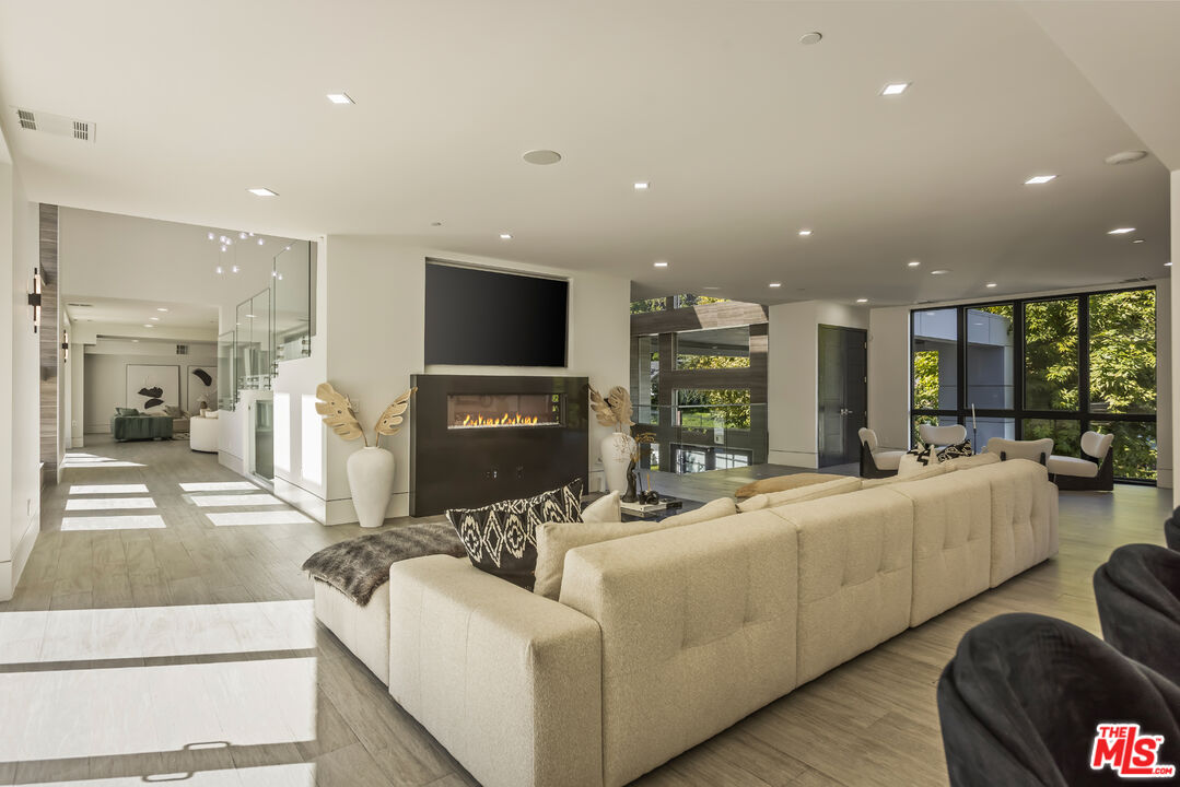 MLS #25613933 image #10