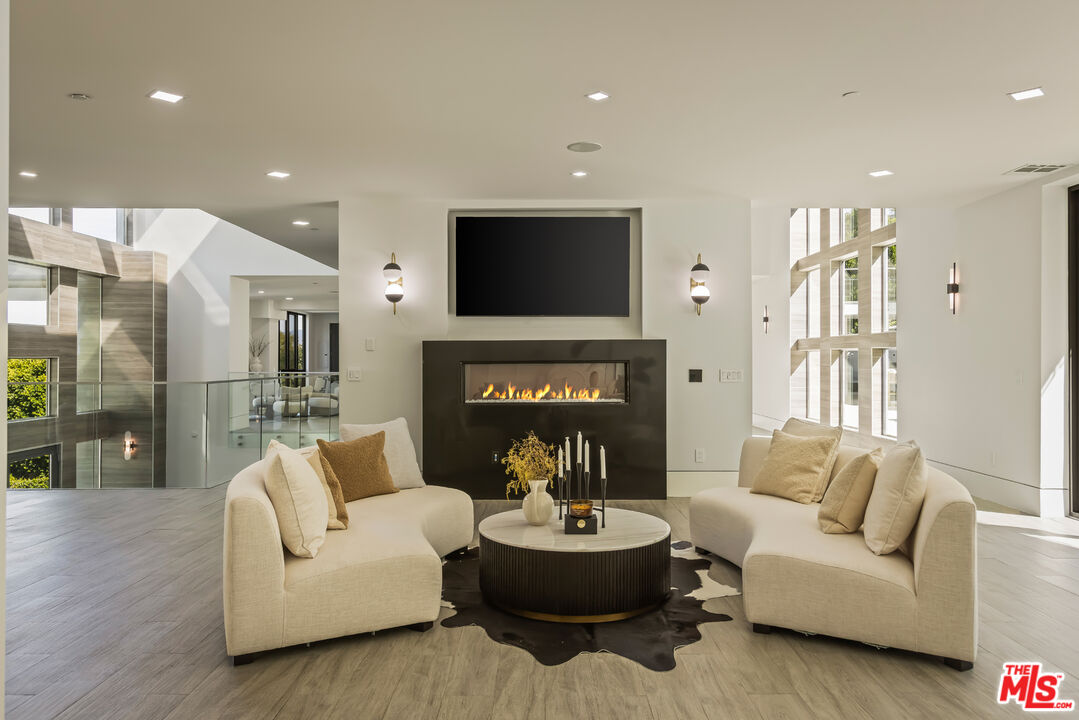 MLS #25613933 image #23