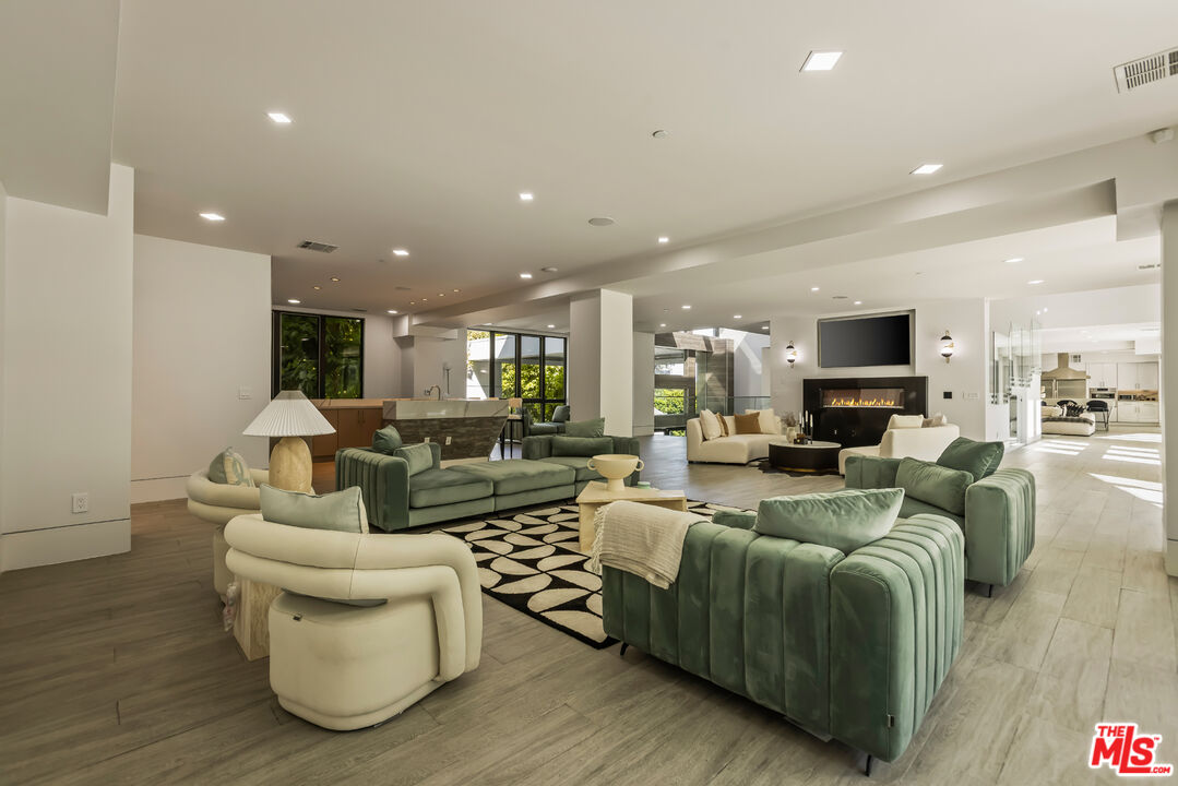 MLS #25613933 image #28