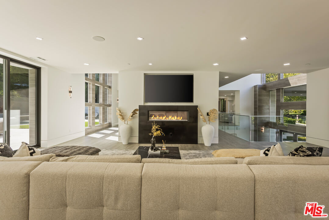 MLS #25613933 image #5