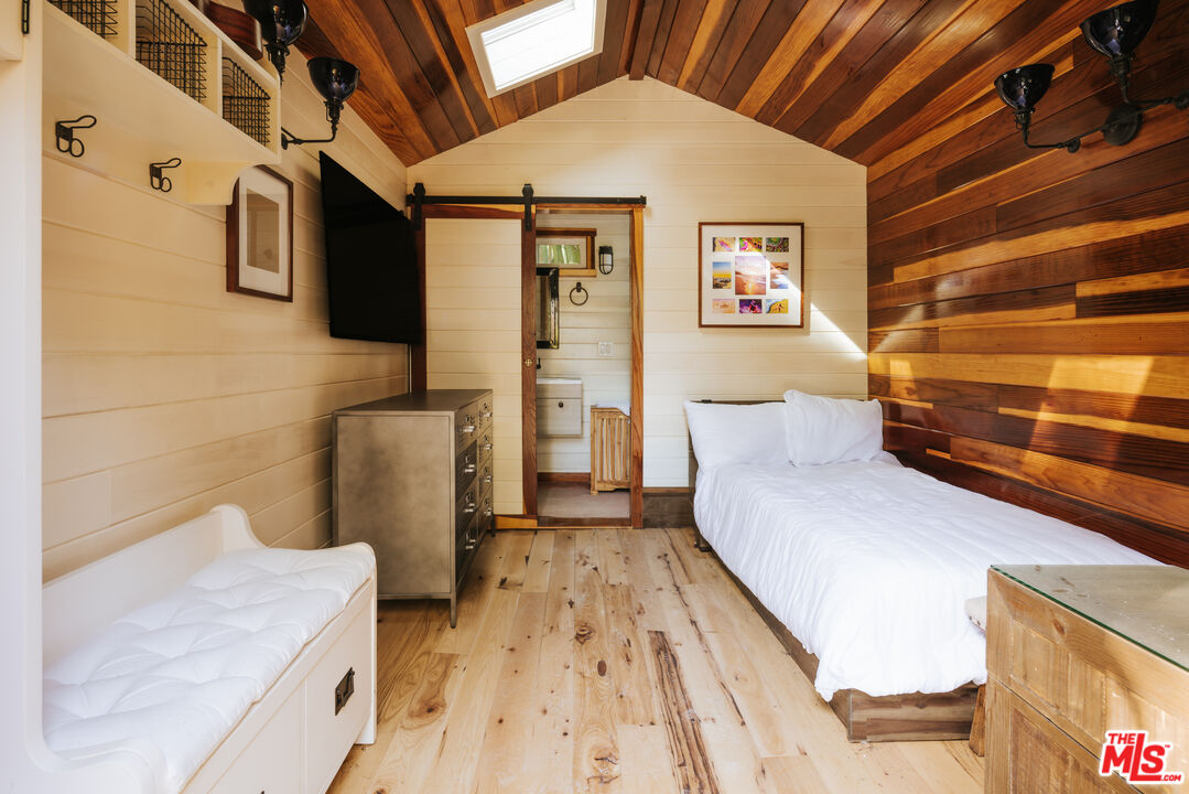 MLS #25614695 image #17