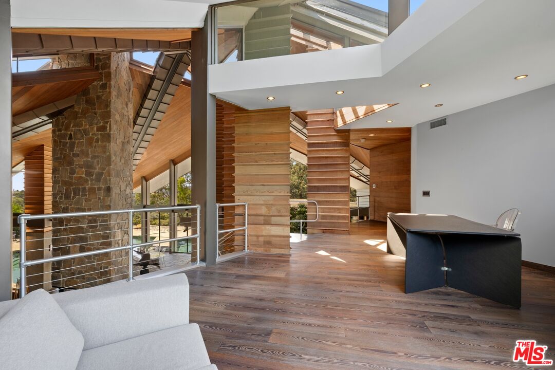 MLS #25614903 image #19