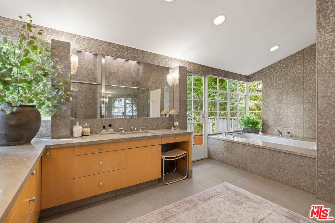 MLS #25615053 image #13