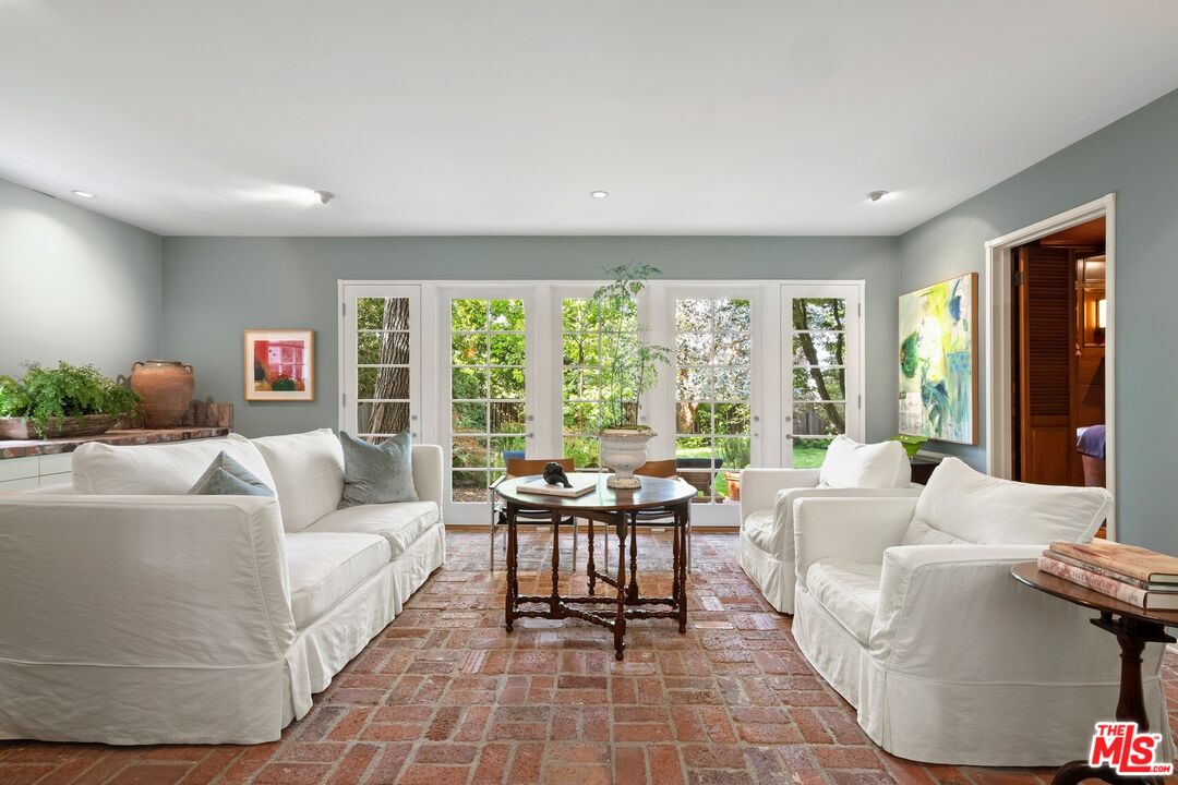 MLS #25615053 image #2