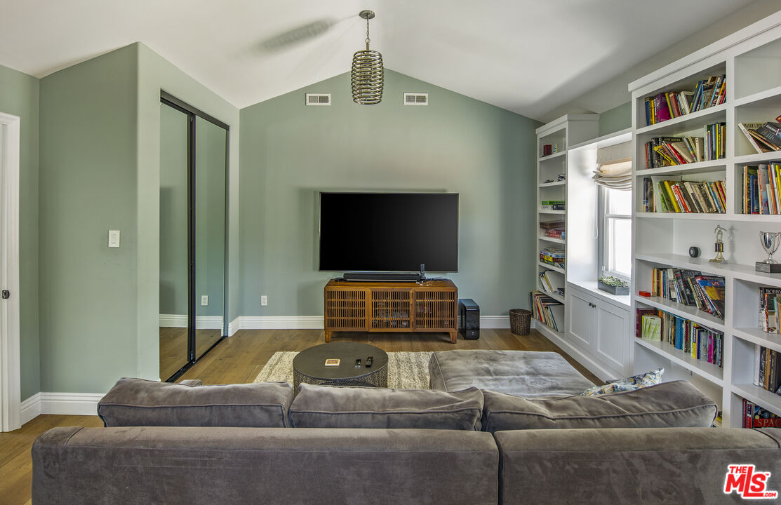 MLS #25615329 image #17