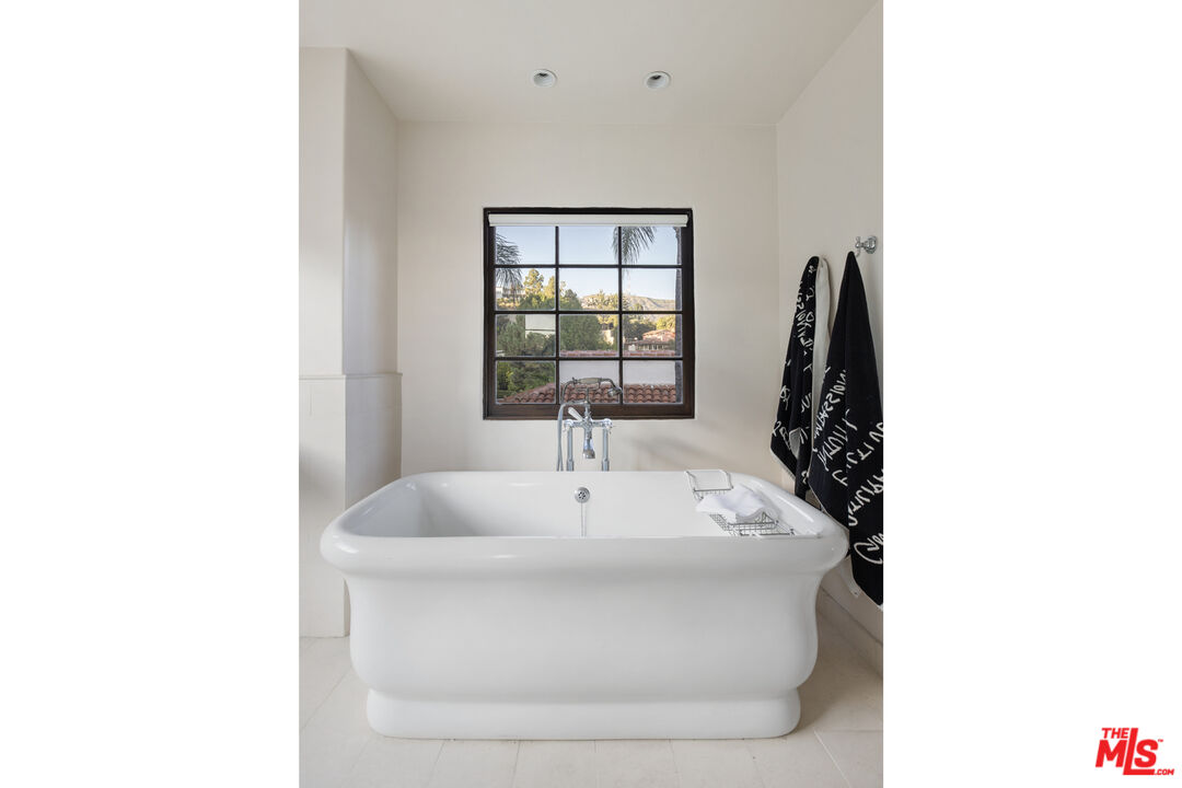 MLS #25615369 image #23