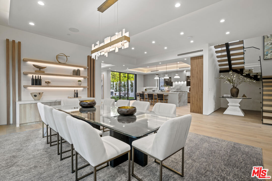 MLS #25615619 image #2