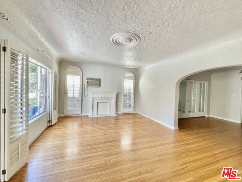 MLS #25615697 image #2