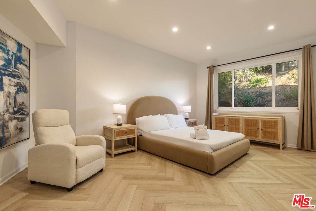 MLS #25615835 image #21