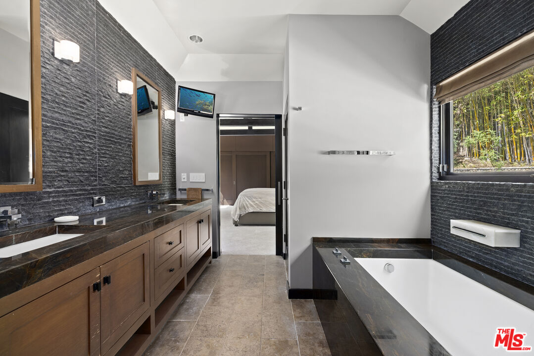 MLS #25615841 image #19