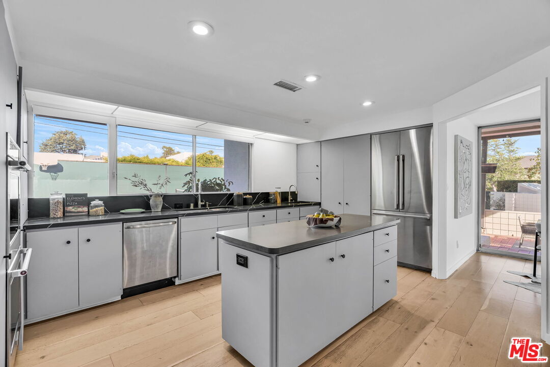 MLS #25615857 image #17