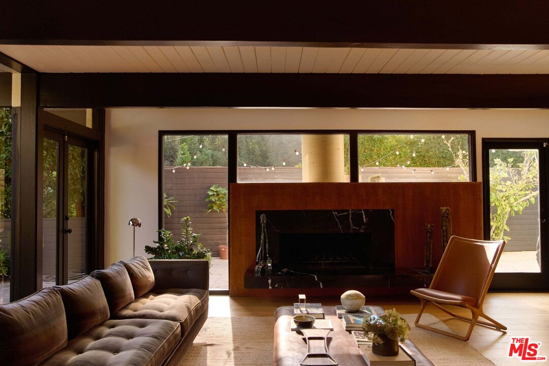 MLS #25615907 image #1