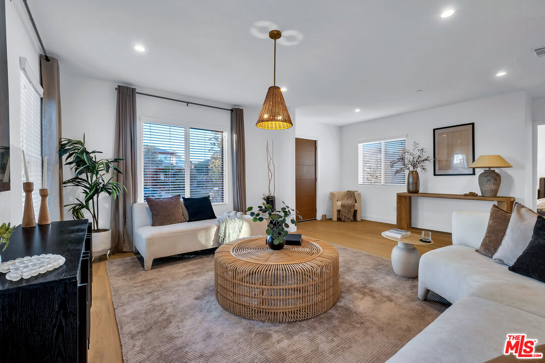 MLS #25615959 image #0