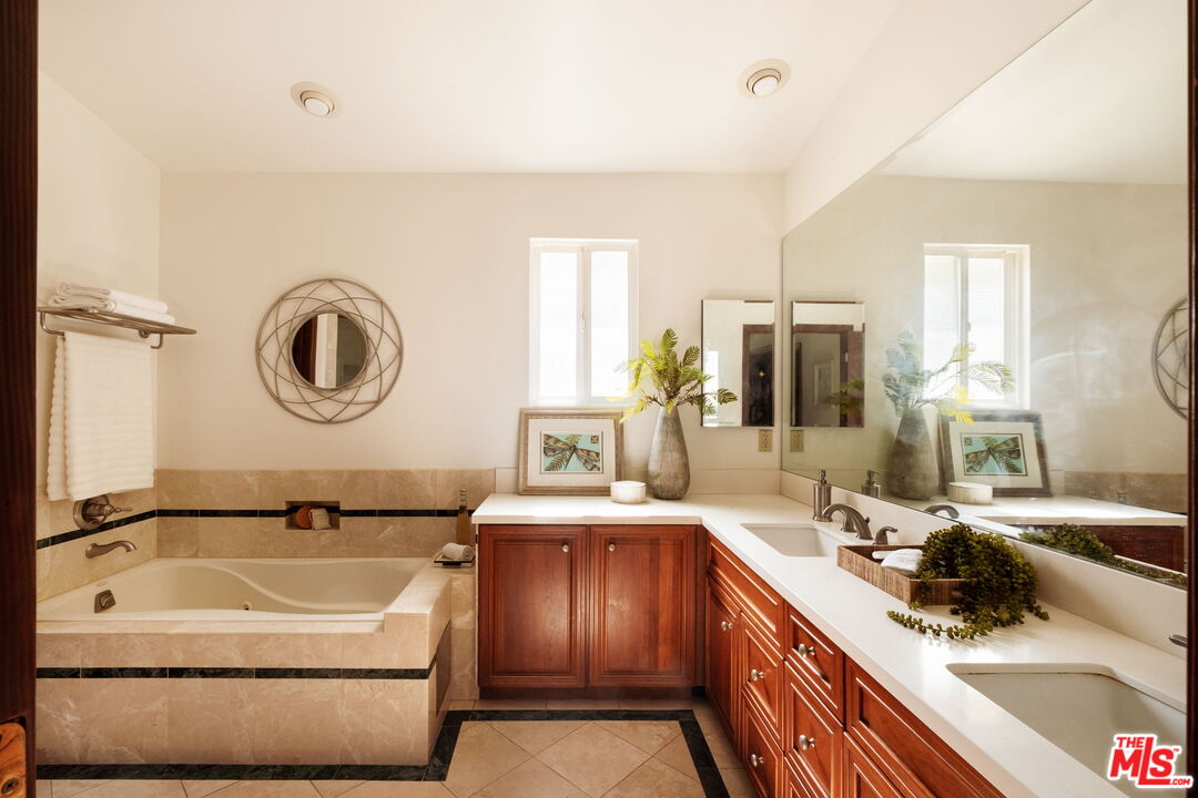 MLS #25616393 image #25