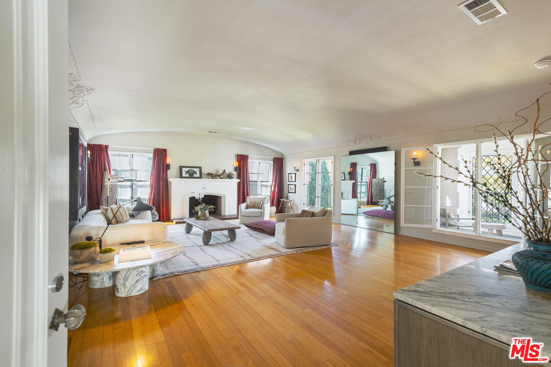 MLS #25616533 image #1