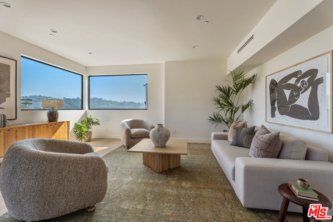 MLS #25616721 image #2