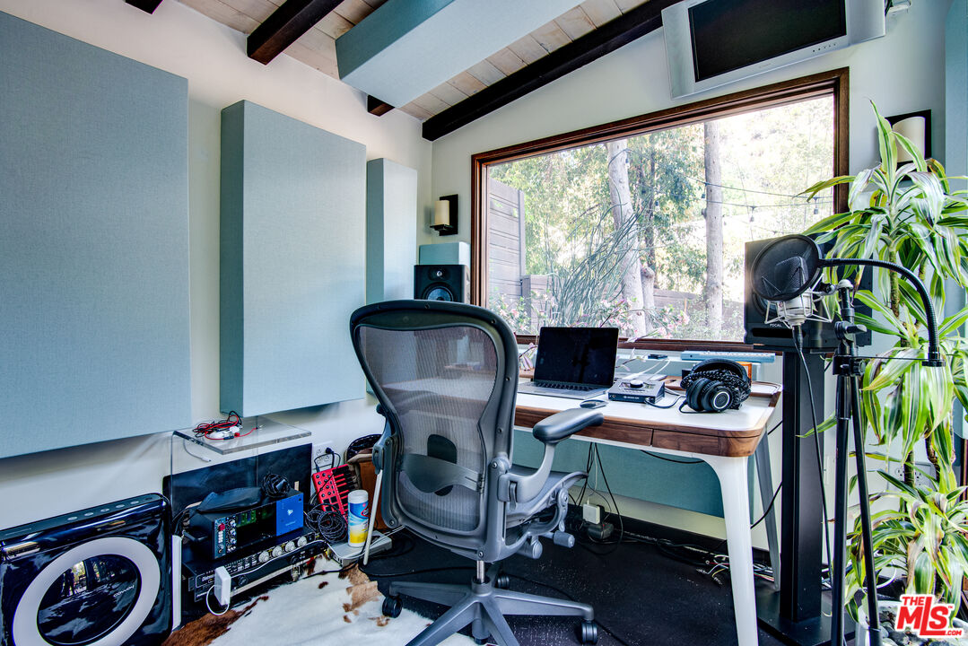 MLS #25616775 image #24