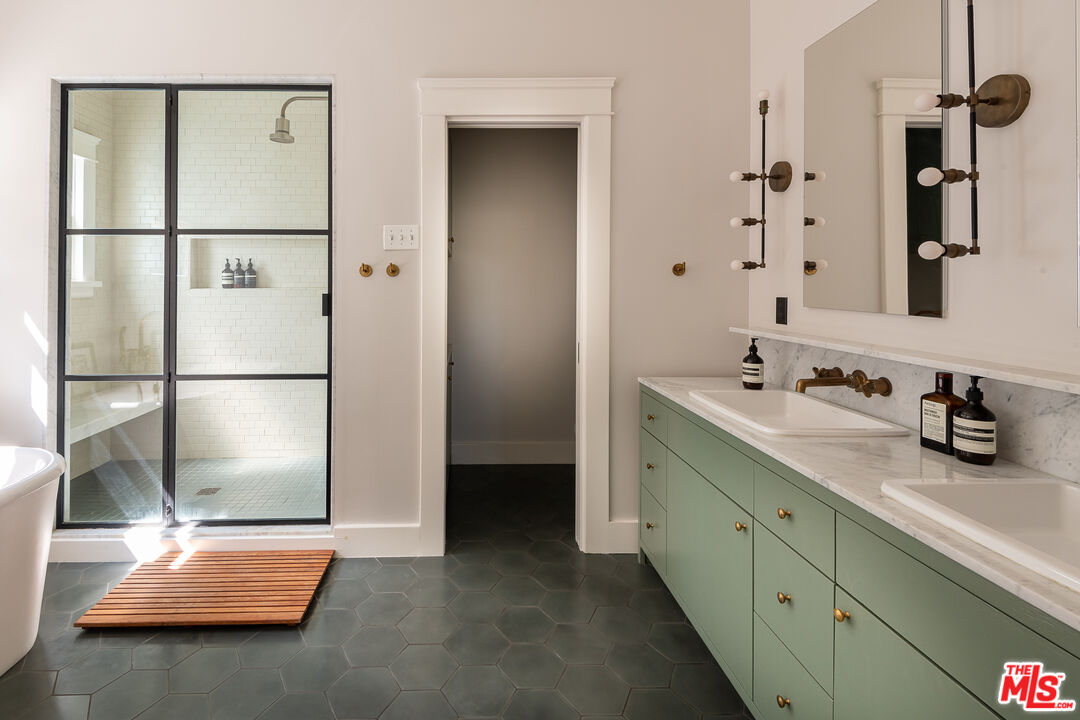 MLS #25616817 image #18