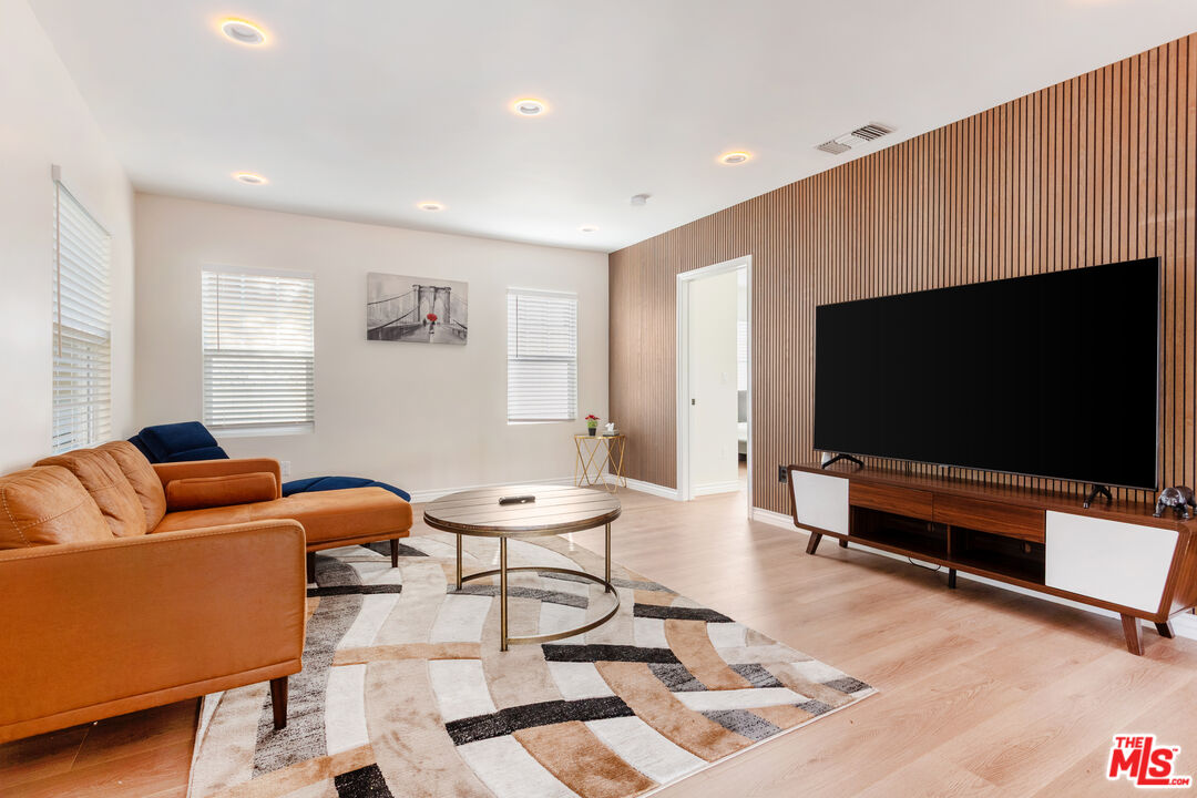 MLS #25616861 image #0