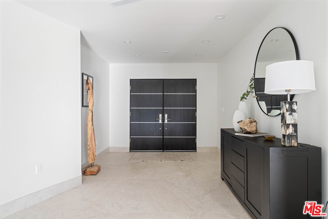 MLS #25617071 image #2