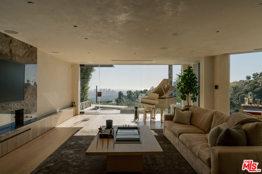 MLS #25617293 image #2