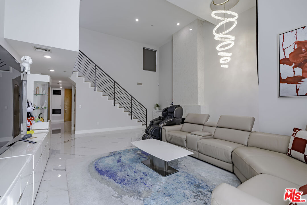 MLS #25617295 image #3