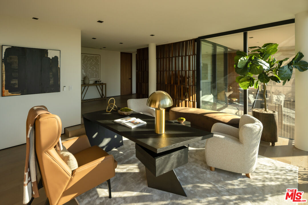 MLS #25618003 image #2