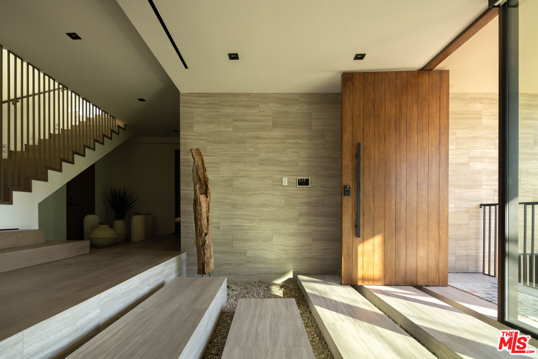 MLS #25618003 image #0