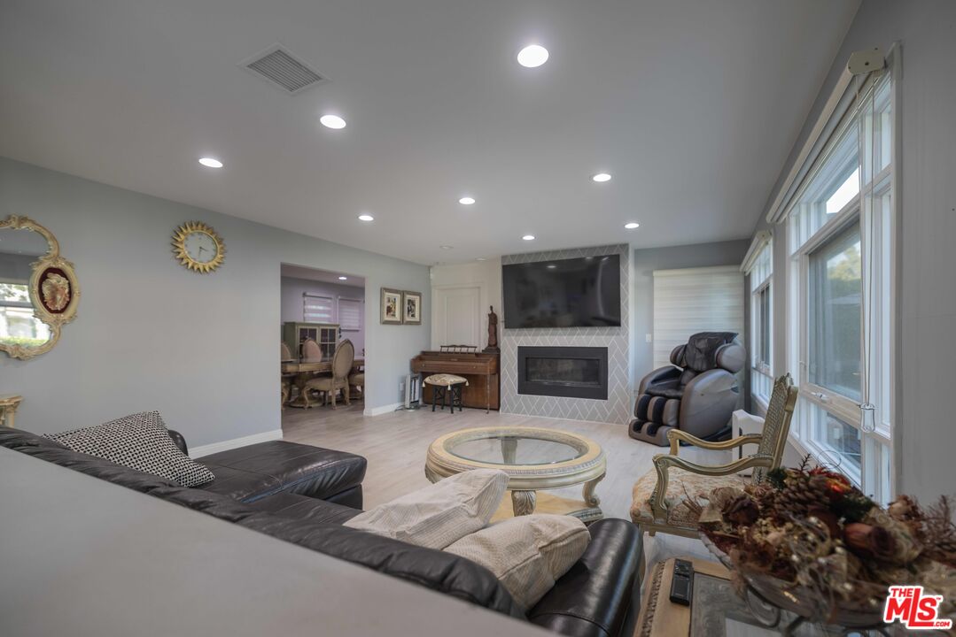 MLS #25618723 image #1