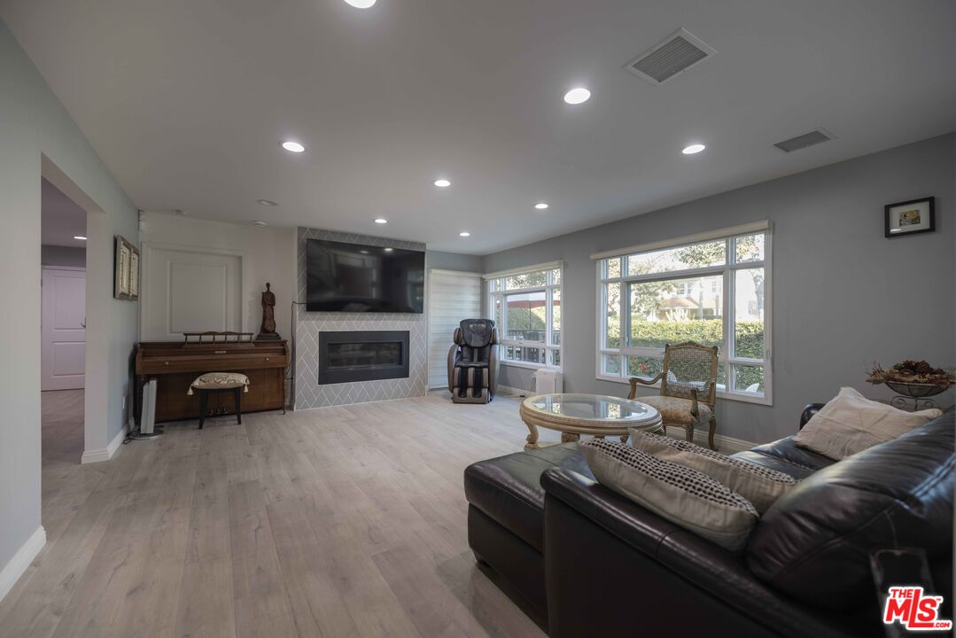 MLS #25618723 image #2