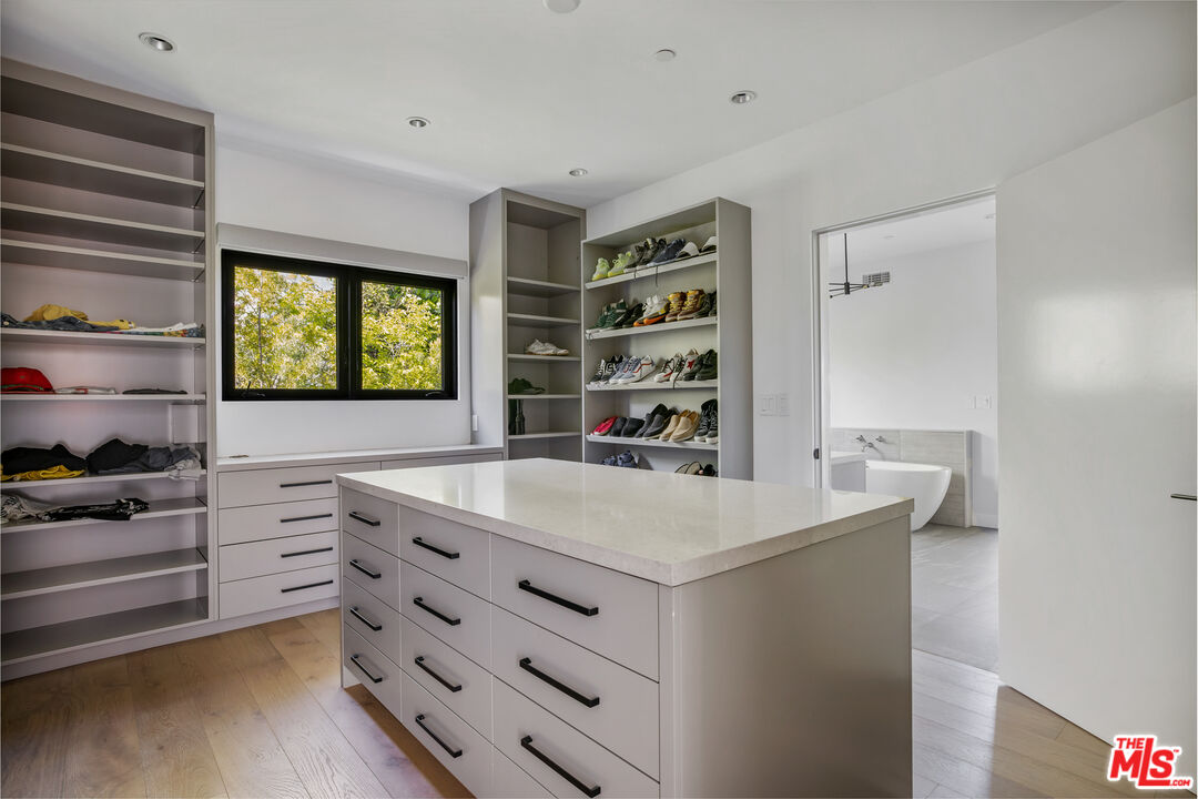 MLS #25618765 image #17