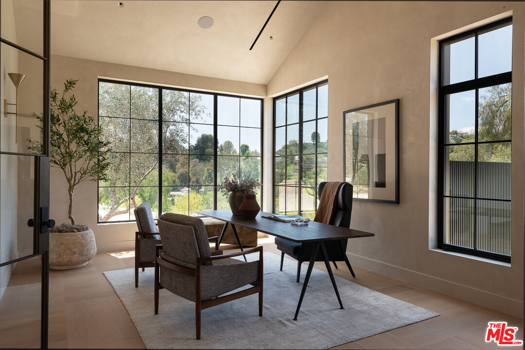 MLS #25608931 image #10