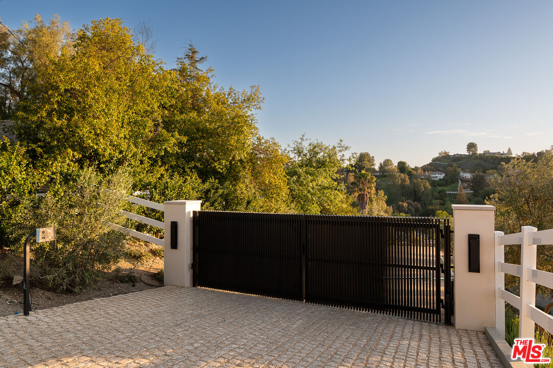 MLS #25608931 image #1