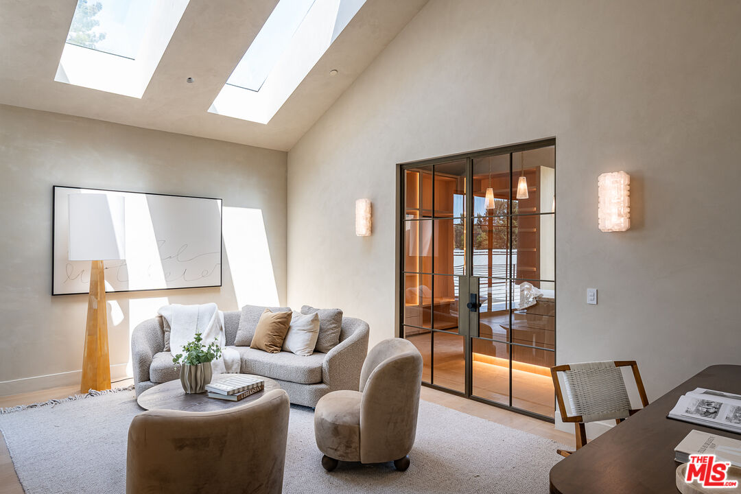 MLS #25608931 image #24