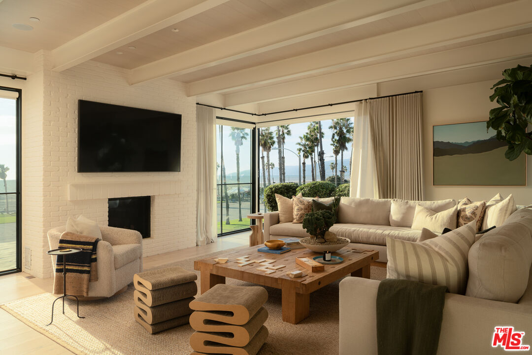 MLS #25621773 image #0