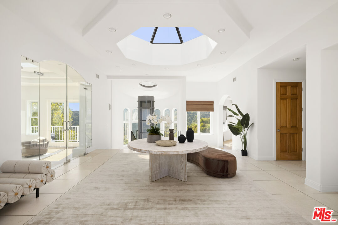 MLS #25622807 image #2