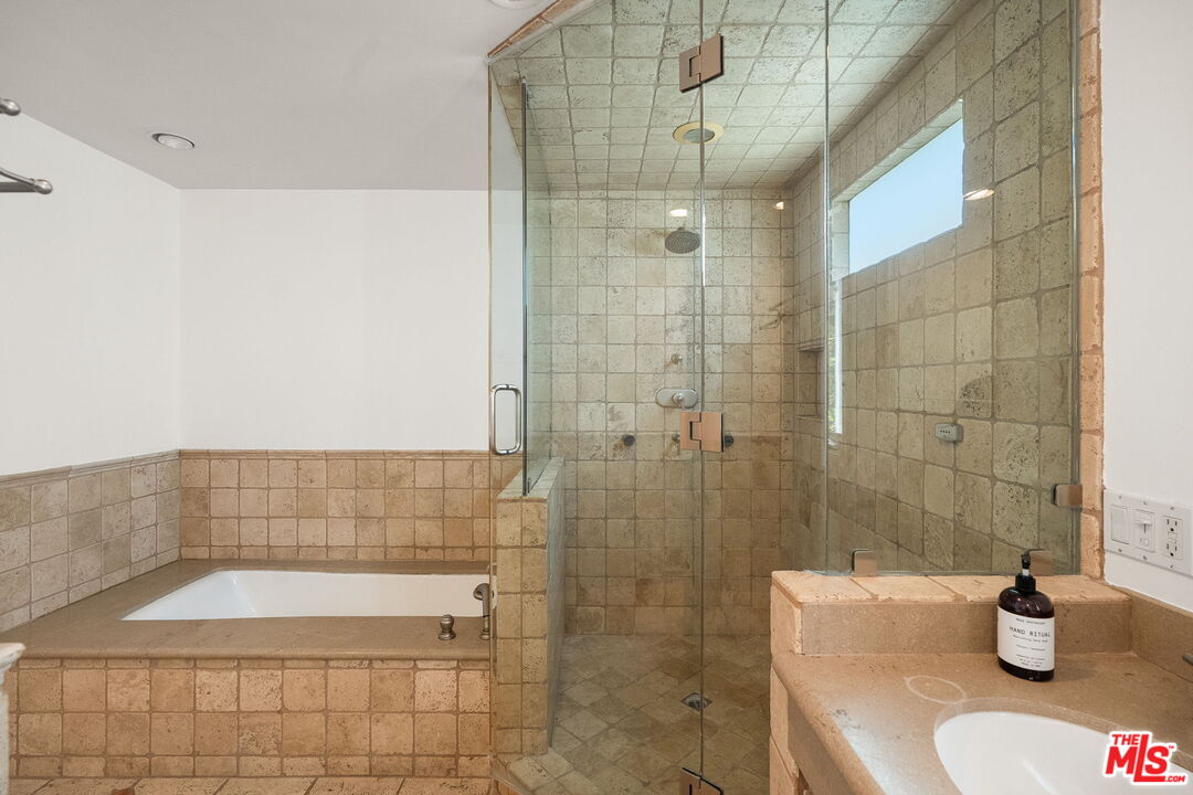 MLS #25624933 image #24