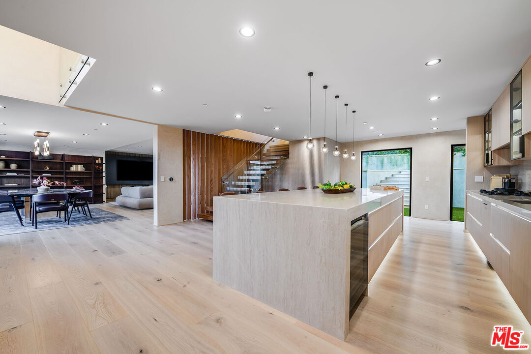 MLS #25625619 image #2