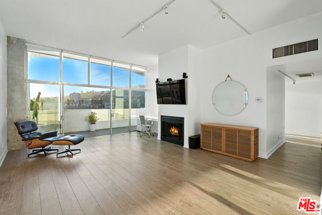 MLS #25625829 image #1