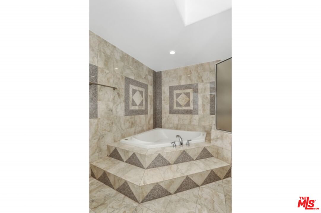 MLS #25626293 image #17