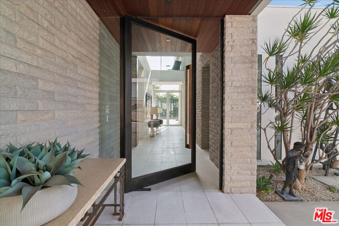 MLS #25626407 image #2