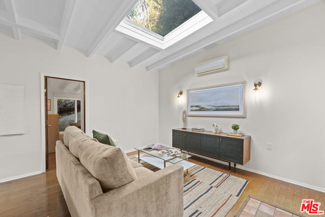 MLS #25627291 image #2