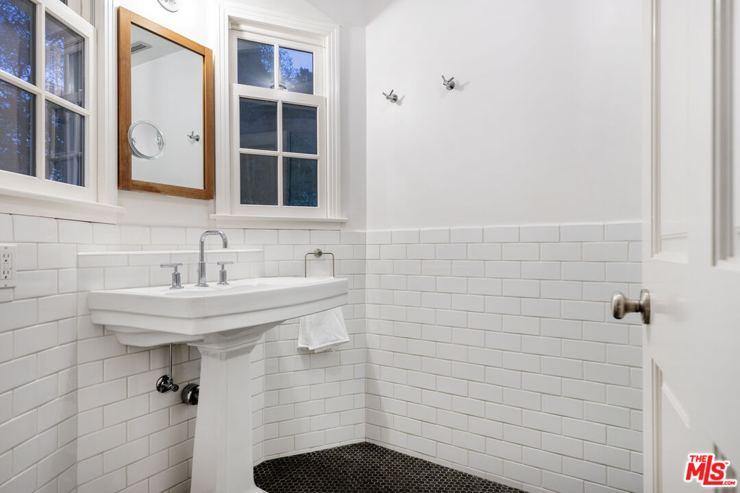 MLS #25627459 image #20