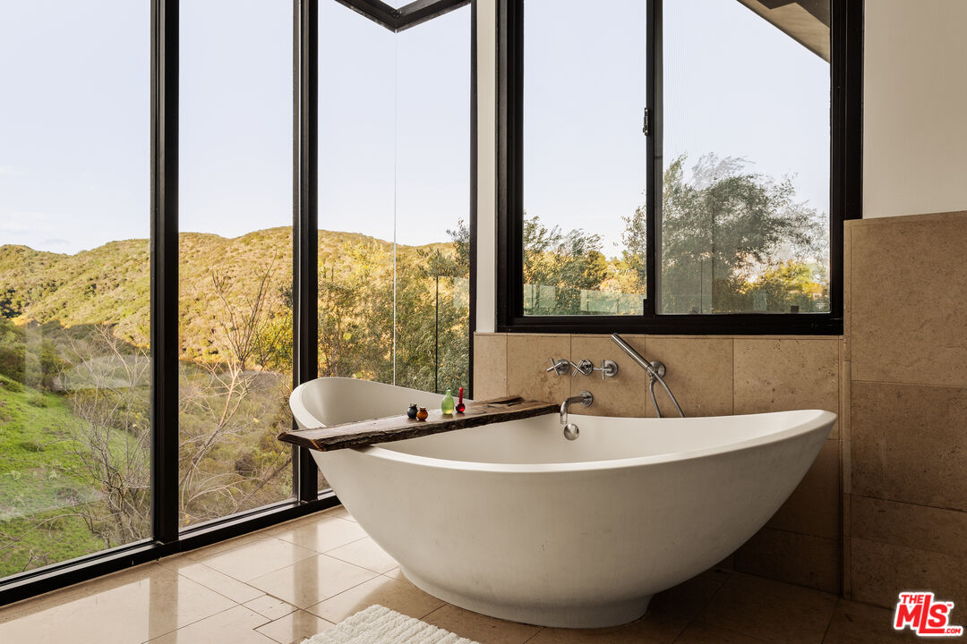 MLS #25627631 image #15